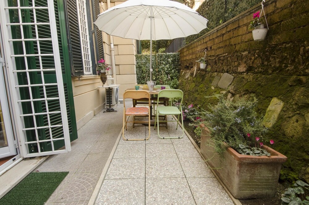 Apartment With one Bedroom in Roma, With Enclosed Garden and Wifi