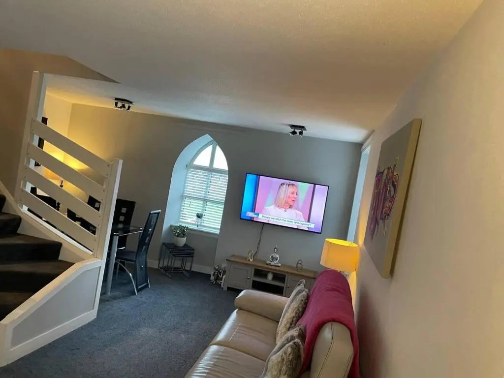3 Bed Cottage -Sleeps 5-Pets-HotTub-Bar-Smoking