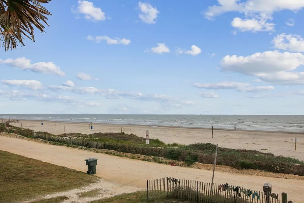Beachfront Seashell by Ryson Vacation Rentals