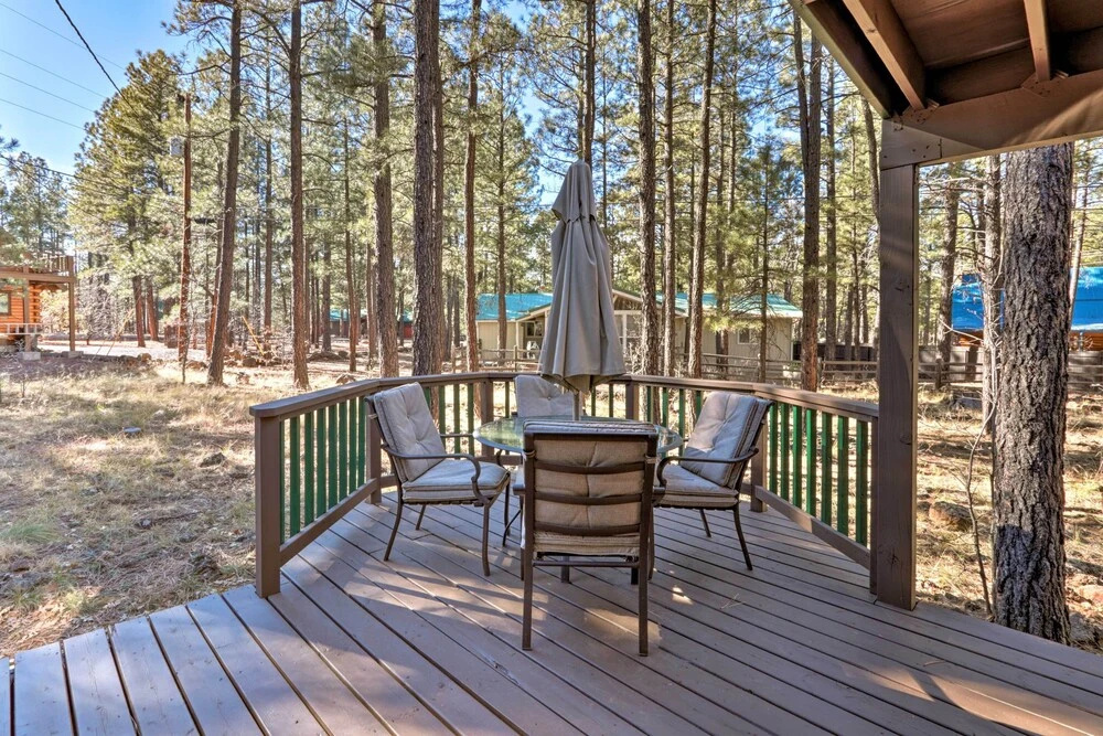 Cozy Cabin w/ Fireplace, Covered Deck & Gas Grill!