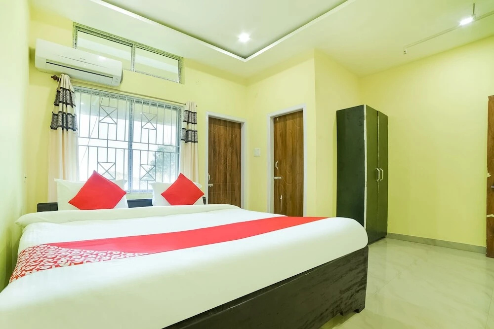 Royal Palace by OYO Rooms