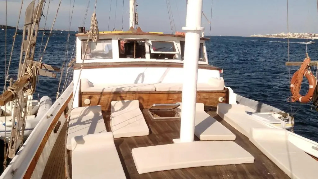 Liveaboard & Diving Safari - Aegadian Islands Tour