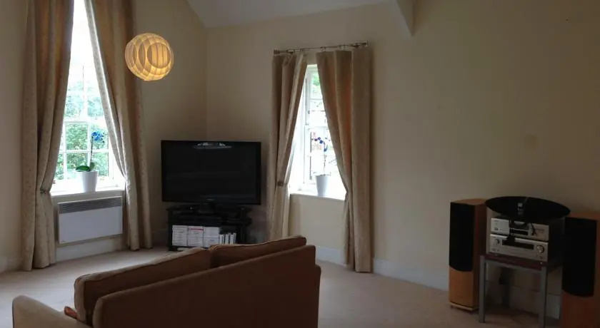 18 Worsley Court