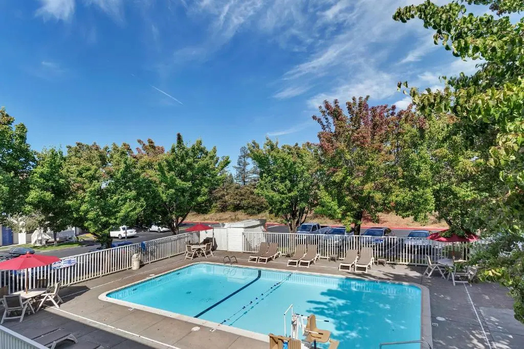 Super 8 by Wyndham Santa Rosa North