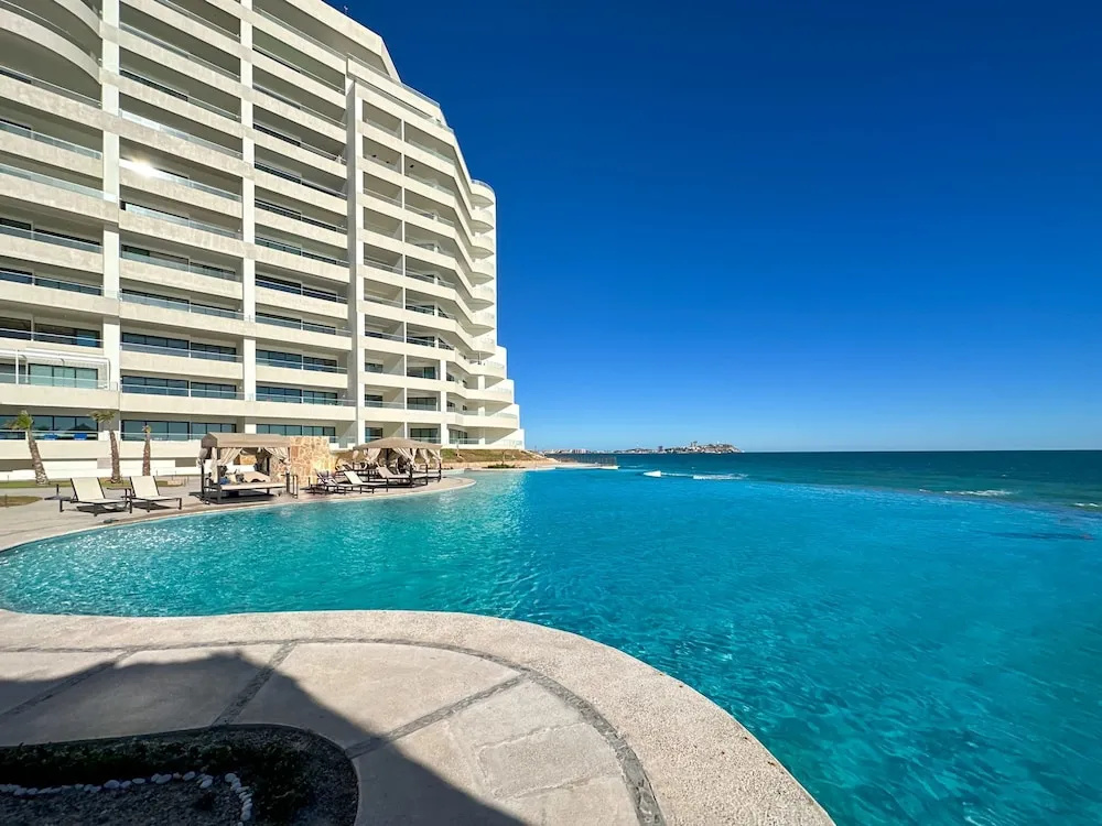 Has it all Beachfront Retreat With Stunning Views