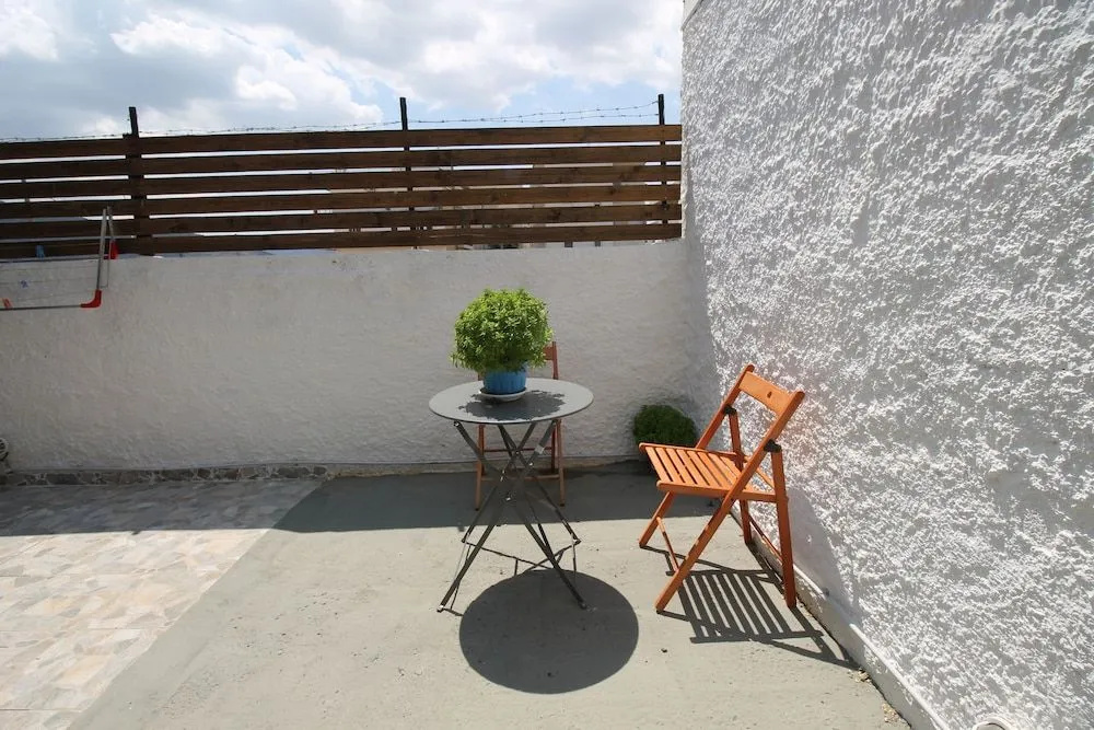 Pikinas Studios near ATH airport