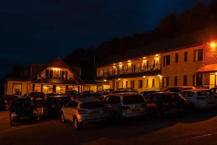 Clan Macduff Hotel