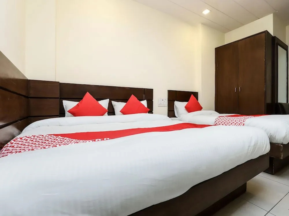 OYO 26216 Hotel Maanvi