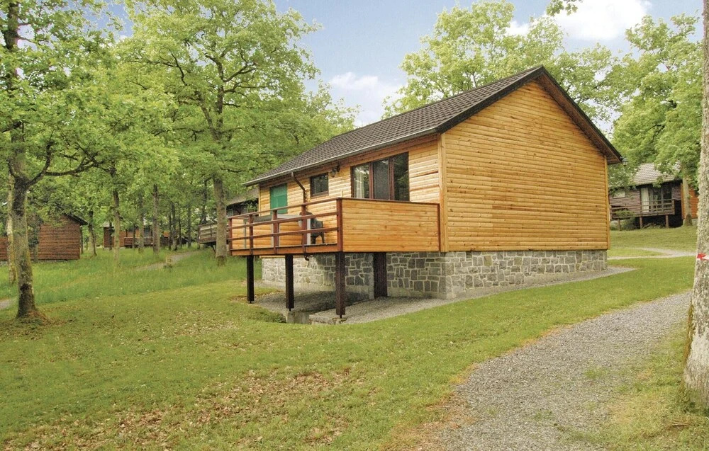Stunning Home in Somme-leuze With 2 Bedrooms