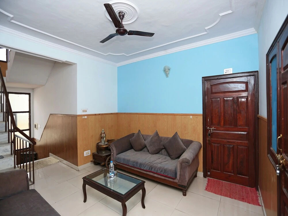 Oyo 14877 Alinda Guest House