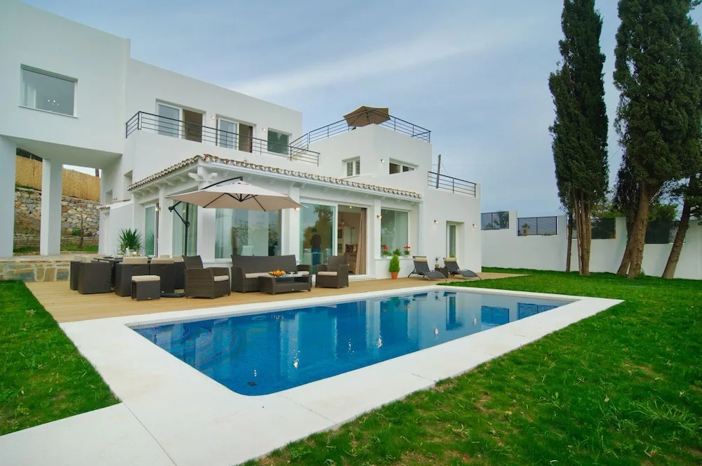 Brand new Villa El Rosario