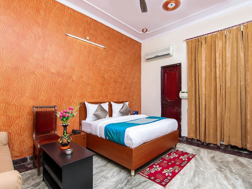 OYO 12338 Hotel Venus Inn