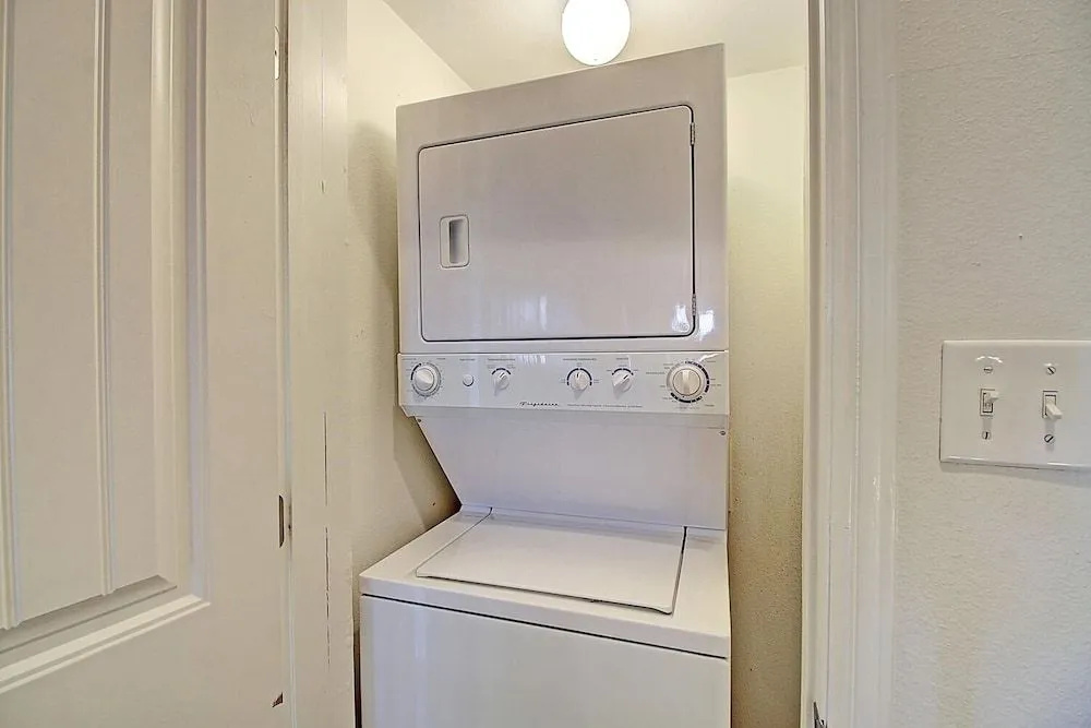 Anchor's Away 2 Bedroom Condo by Redawning