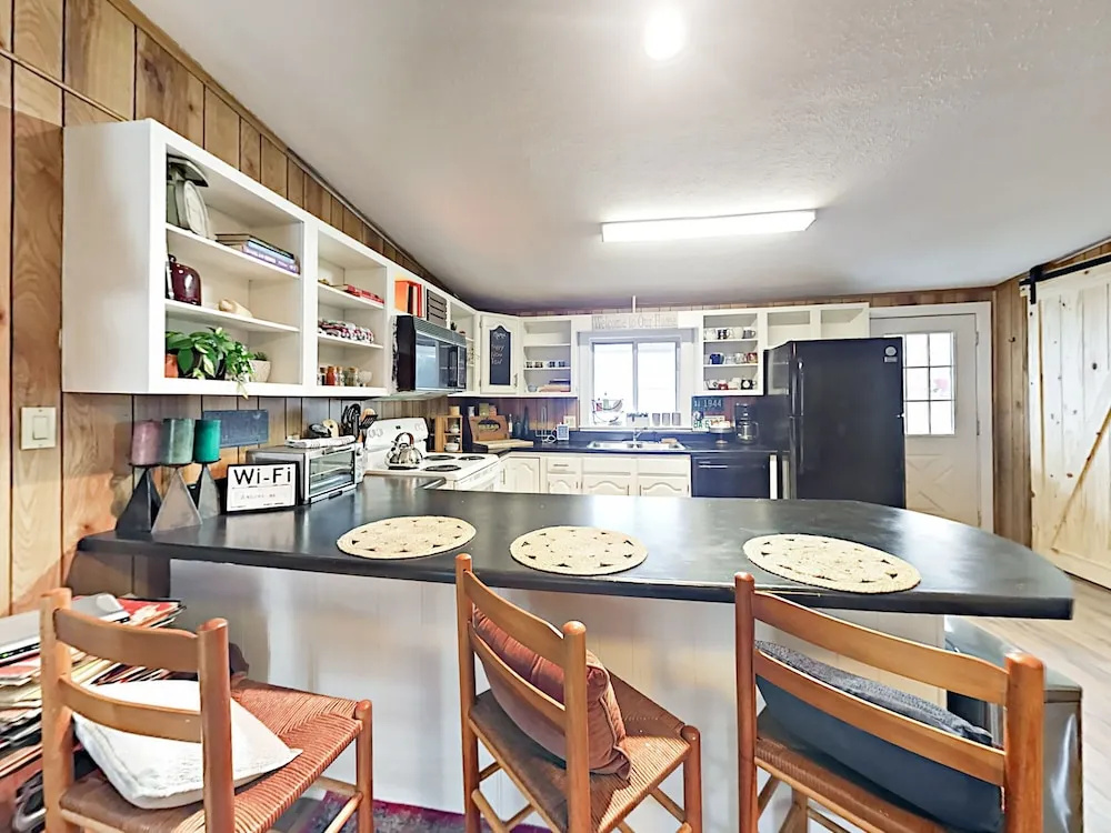 Country Compound - 2 Separates - 6 Br Home