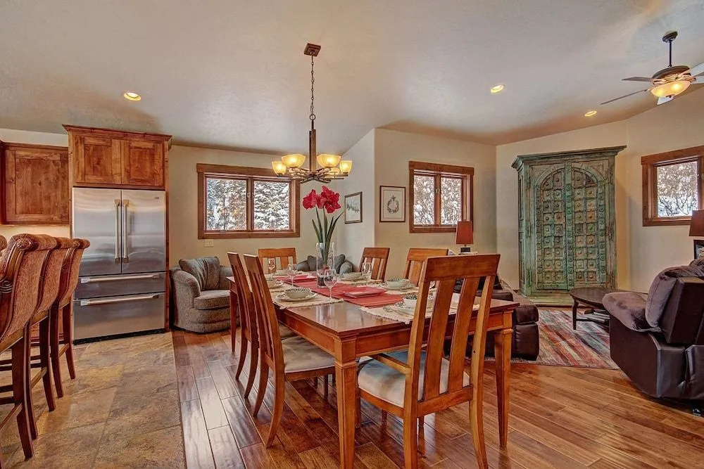 Casa De Plata 5 Bedroom Home by RedAwning