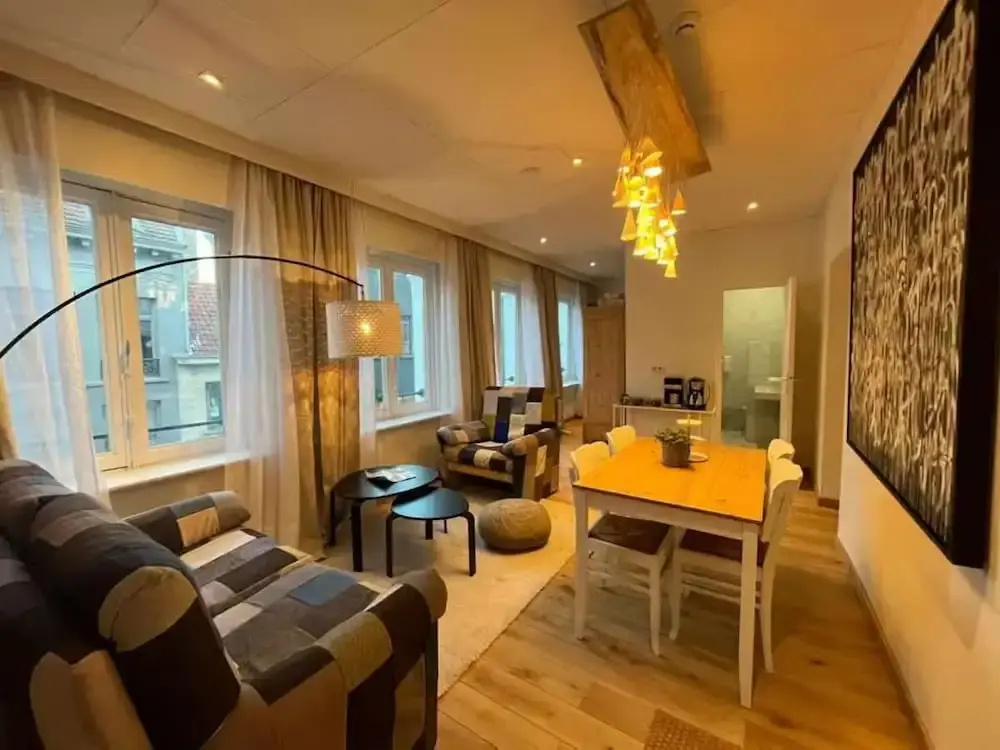 Huswell Artsy Family Apartment in City Center