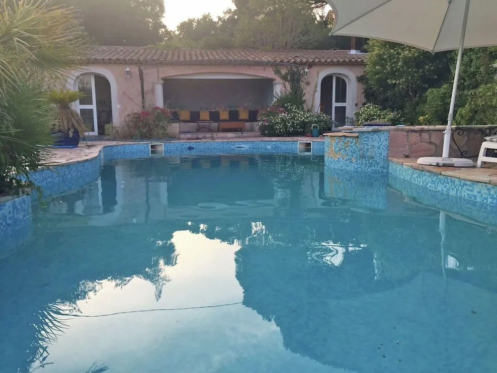 Magnificent Villa in Grimaud With Swimming Pool