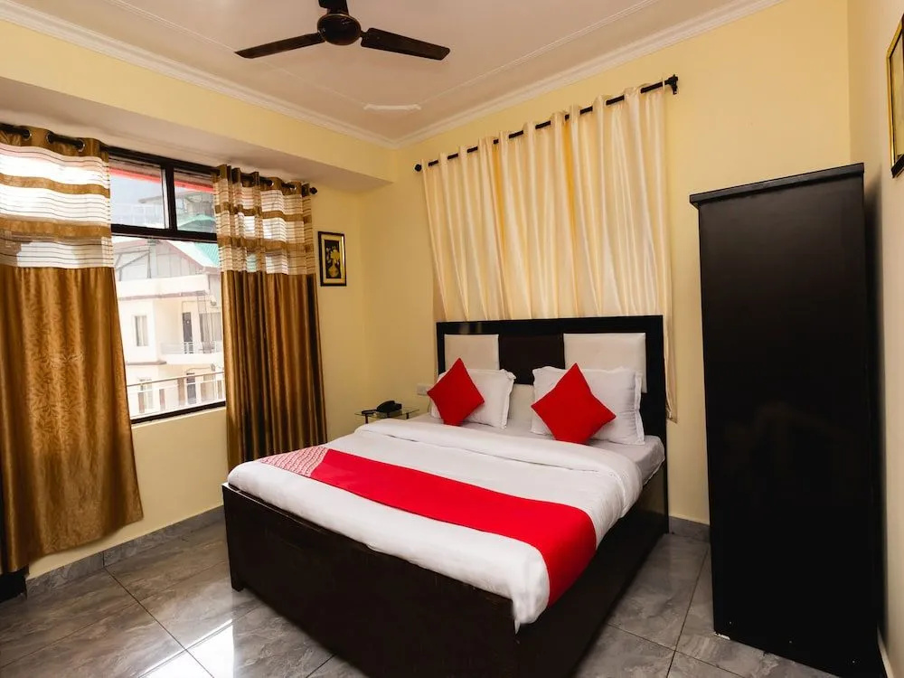 Oyo 23392 Hotel Om Palace