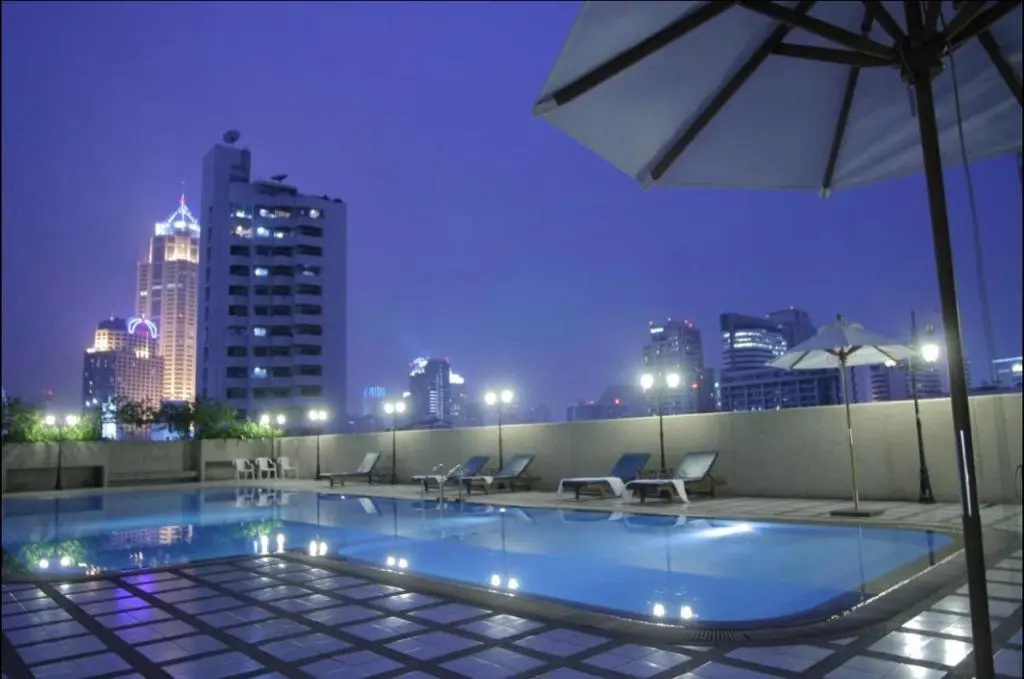 cozy apartment central bangkok 25th floor beautifull balcony