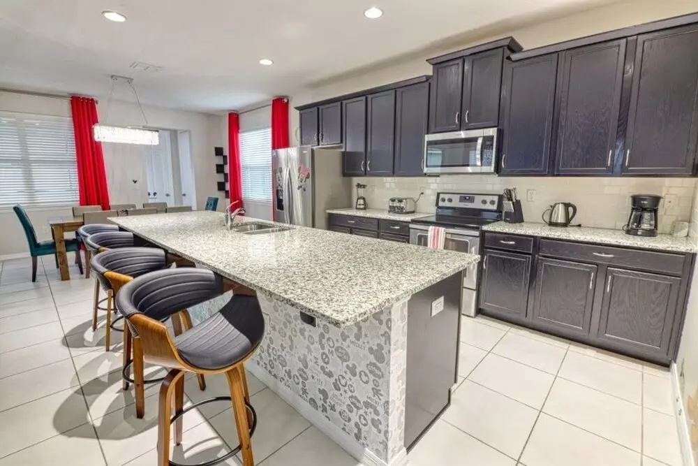 Jodie's Luxury Solara Home 6 Bedroom Home by Redawning