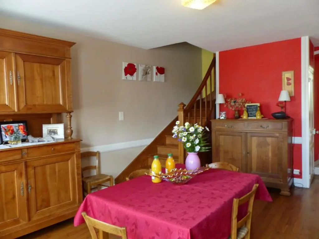 Maison en pierres rénovée avec patio à Ferrières-sur-Sichon - FR-1-489-191