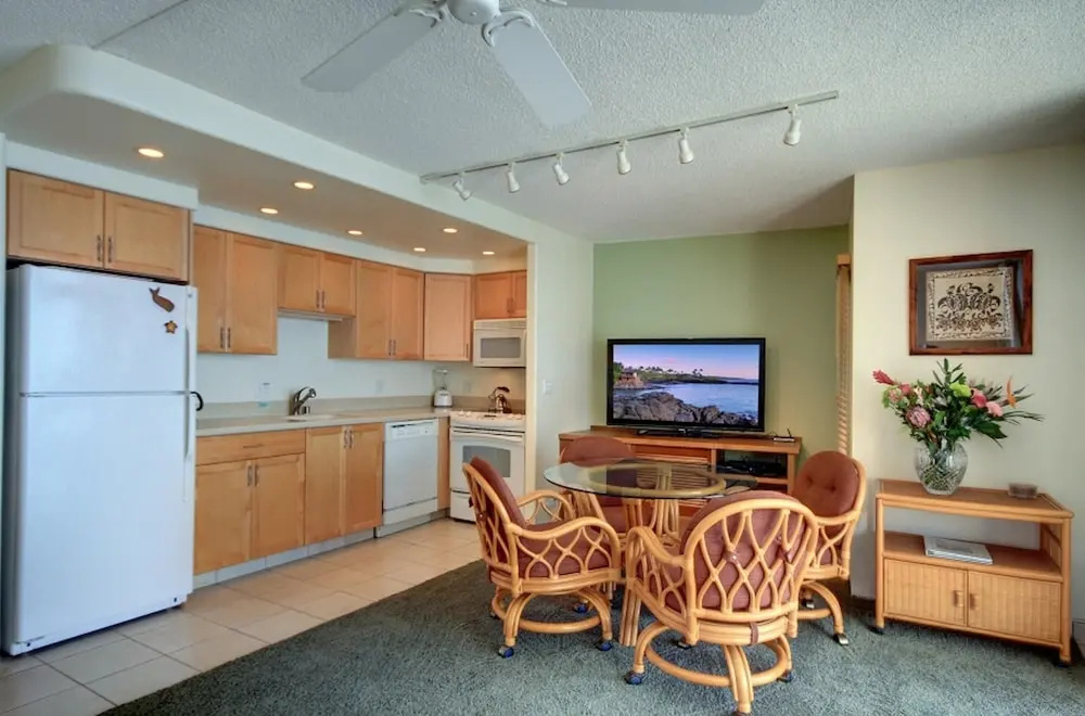 Kihei Beach #405 by Ali'i Resorts