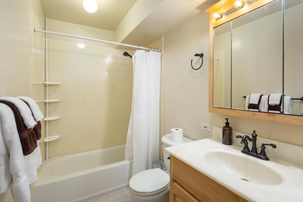 Ocean View from Lanais-2 Blocks to Waikiki Beach - Free Parking