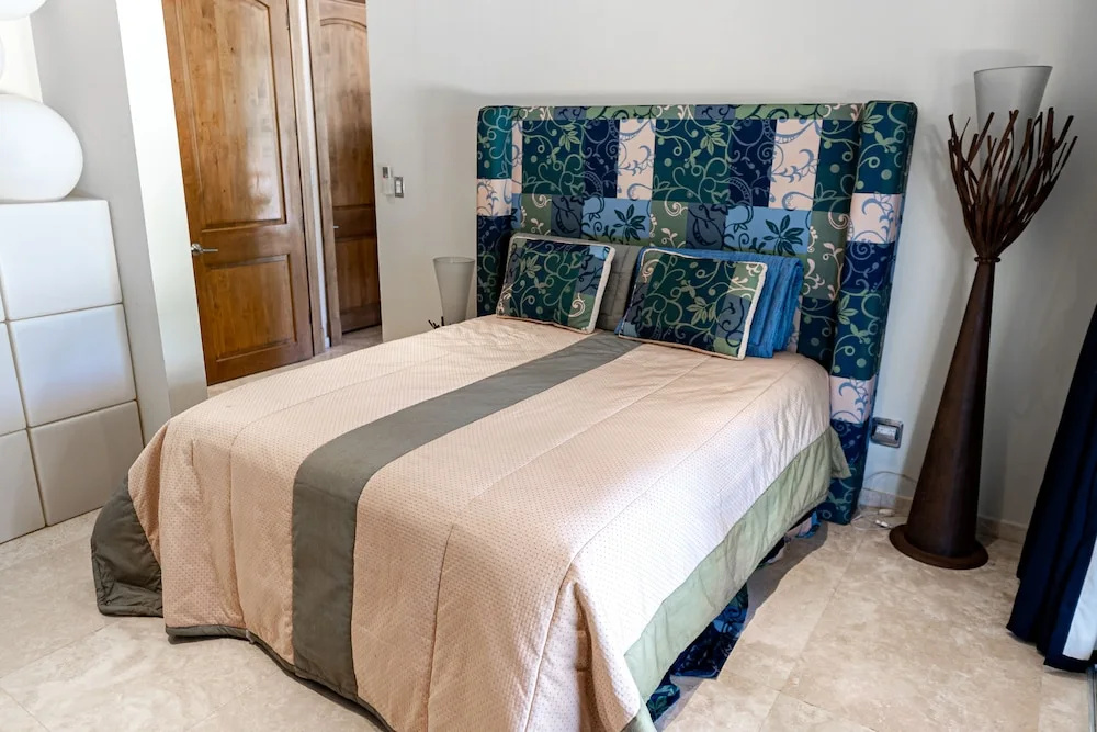 Malmok Luxury Villa