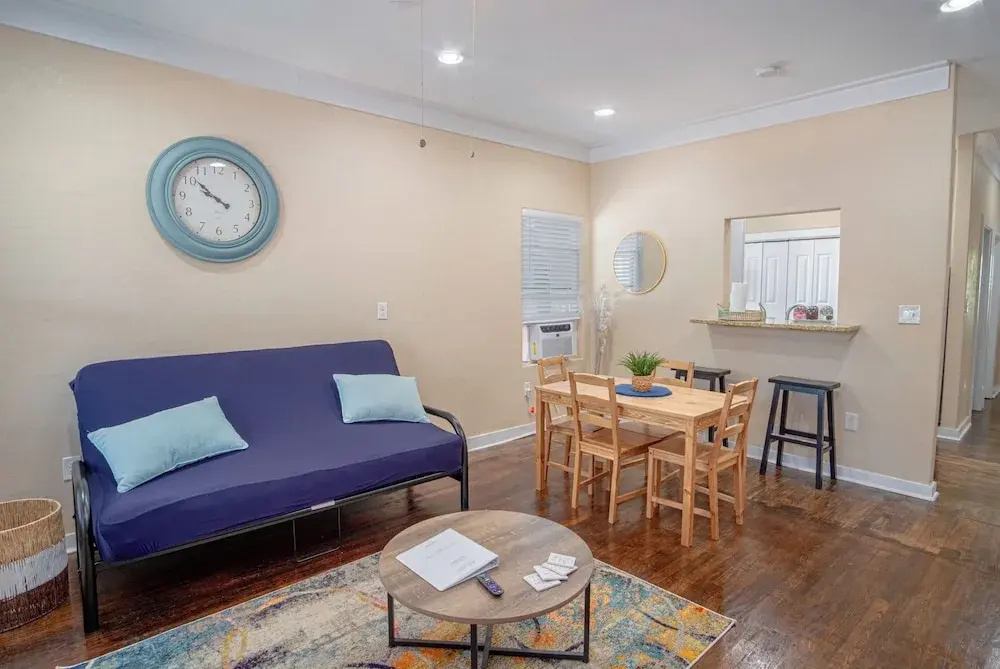 Fabulous Newly Renovated 1br/1ba Near Downtown