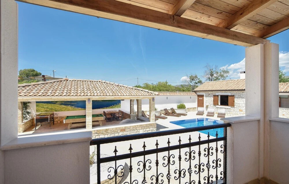 Awesome Home in Seget Gornji With Sauna, Wifi and 8 Bedrooms