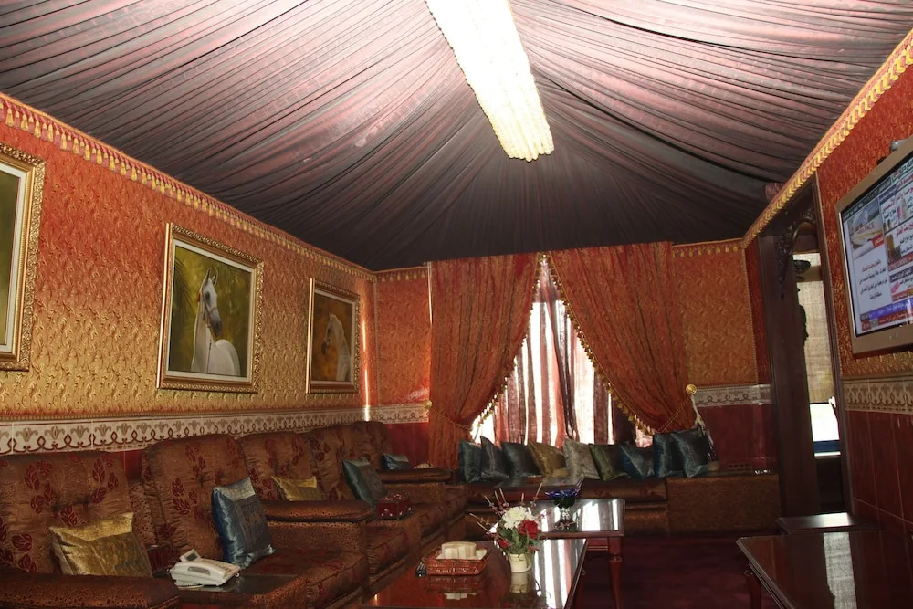 Acacia Hotel & Suites