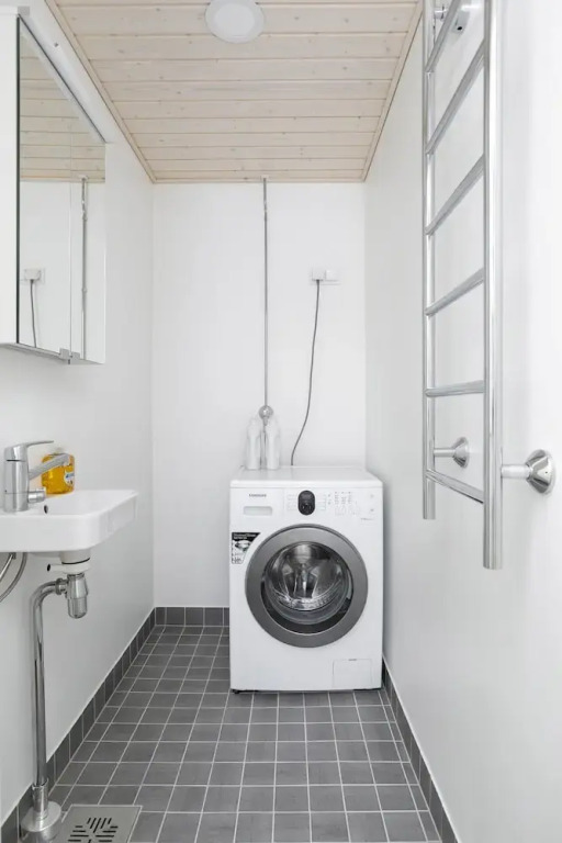 2ndhomes Central 85m2 2BR Apartment