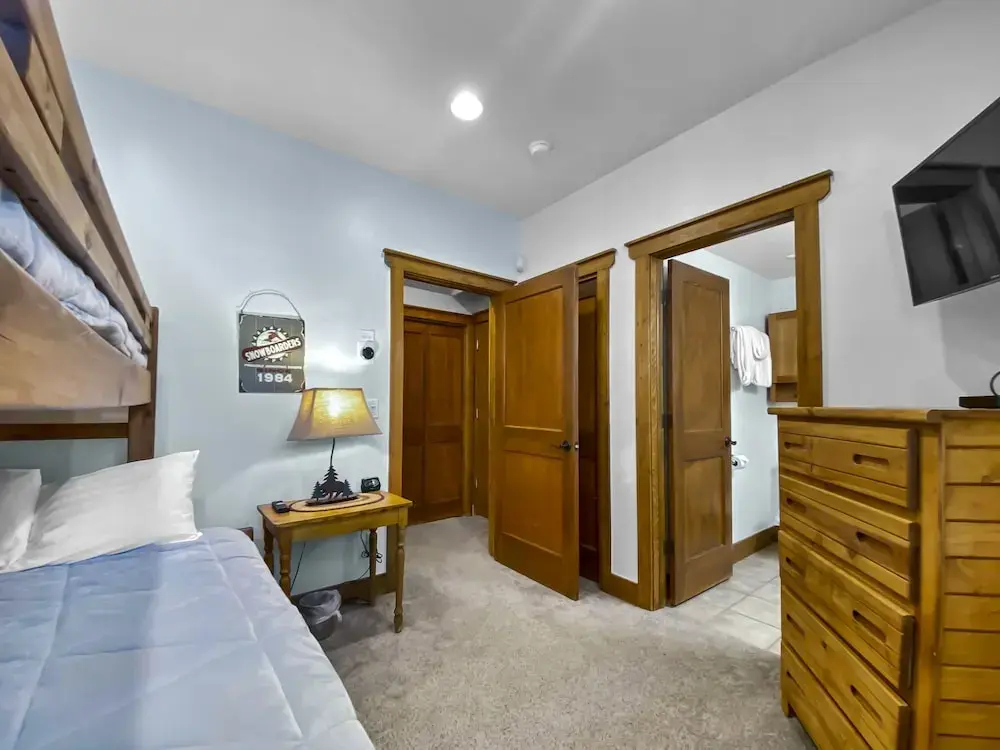 Mountain Ridge  2 Bedroom Townhouse by RedAwning