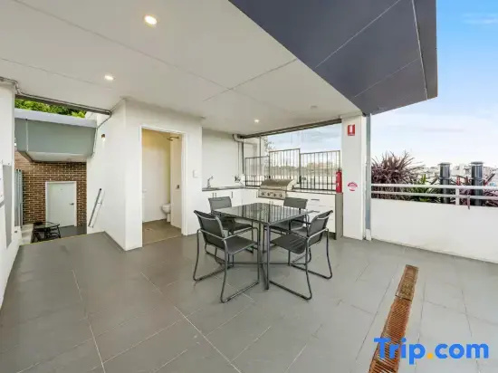 Rooftop 2 Bed Apt With Terrace at Newtown