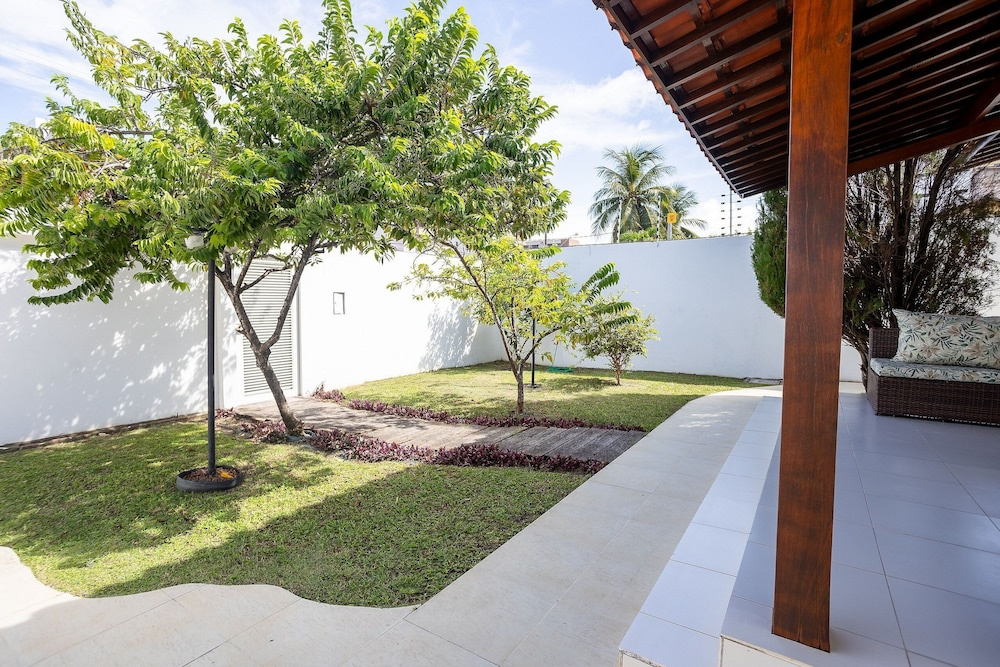 Garden House - Bessa Beach by Carpediem