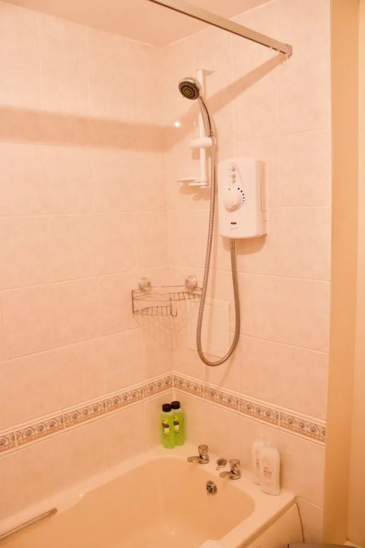 3 Bedroom Flat In Edinburgh