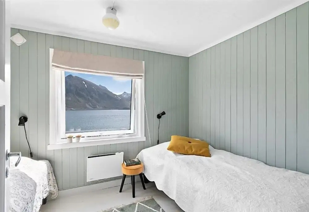 Private Cozy House by the Fjord