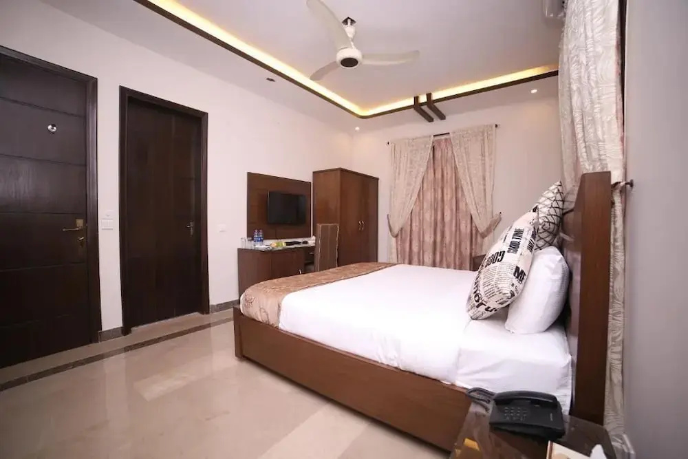 Zifan Hotel & Suites