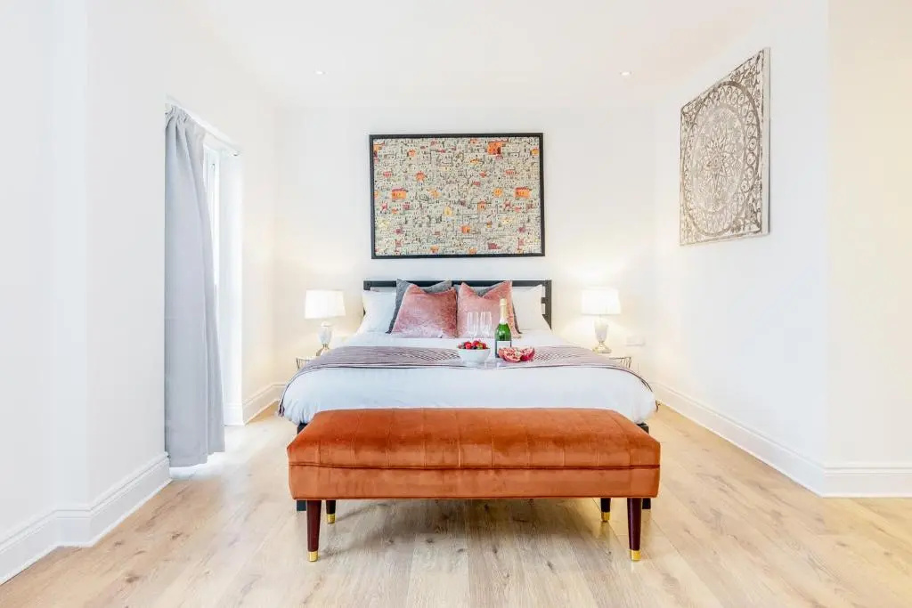 Bright & Spacious 4beds home - Kensington High Street-Olympia