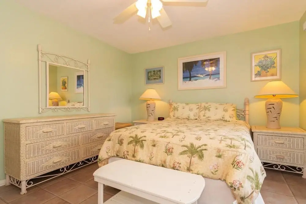 AM Beach Place Unit 4