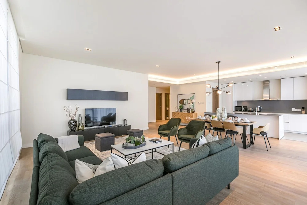 Driven Holiday Homes - City Walk 11B