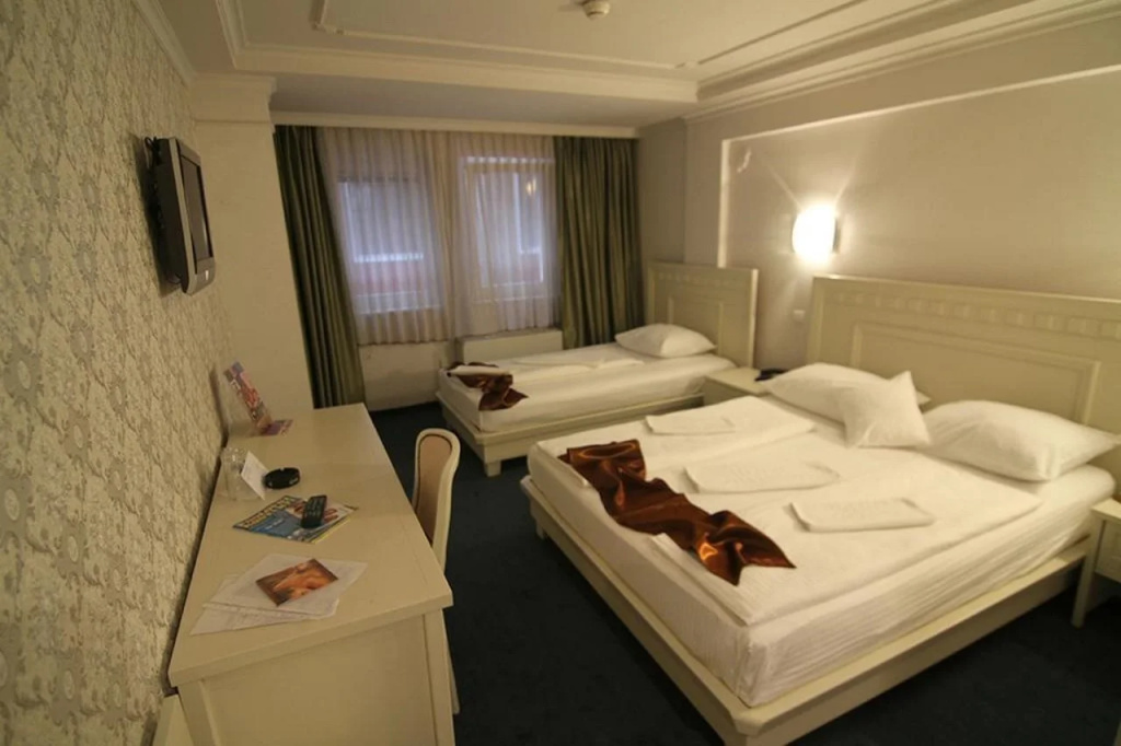 Hollywood Hotel