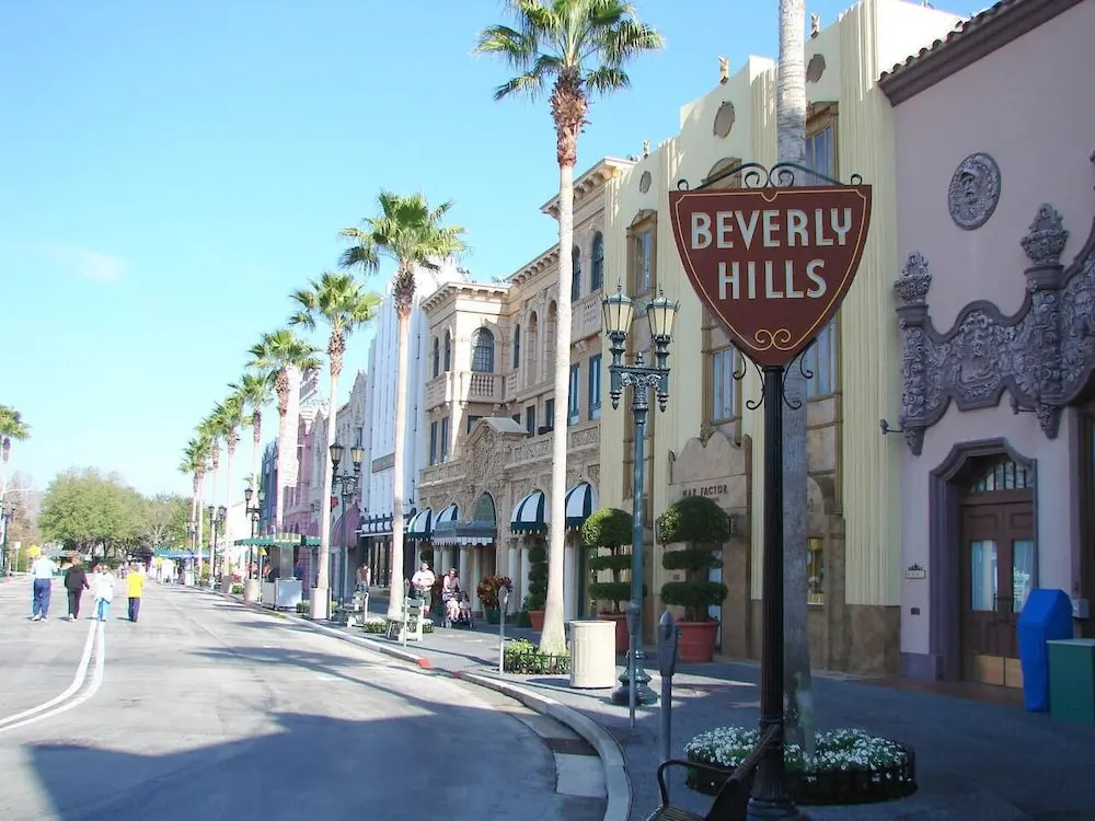 A+ Los Angeles Seclusion Large 2br/2bath + 2 Free Parking Spots! (P2)