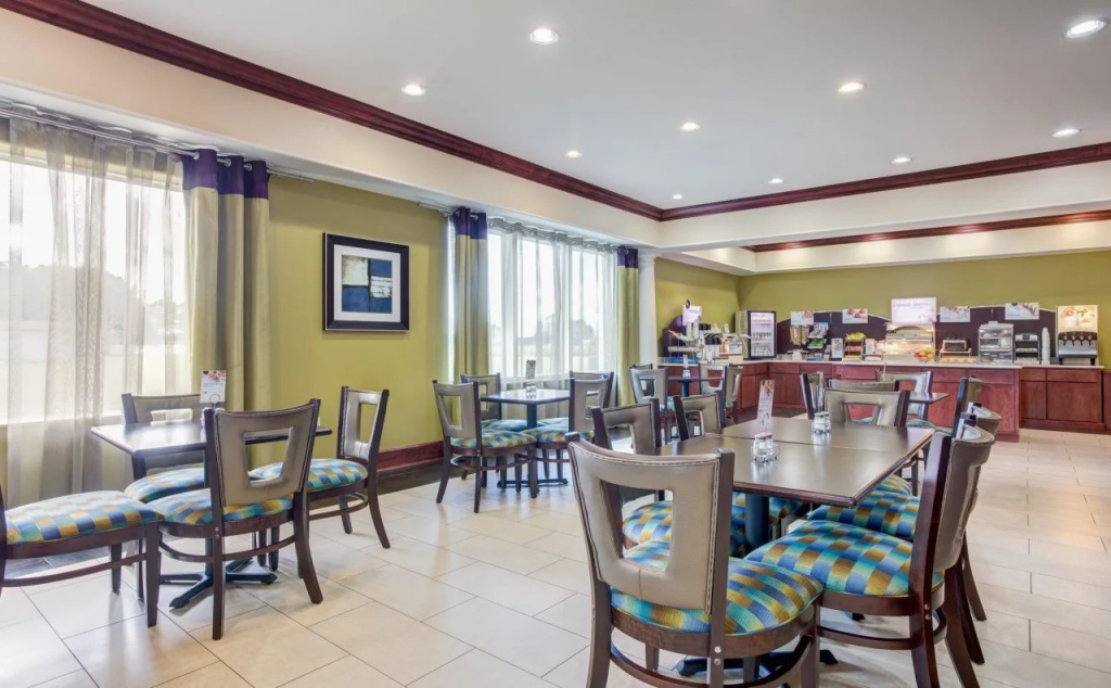 Holiday Inn Express and Suites Raceland - Highway