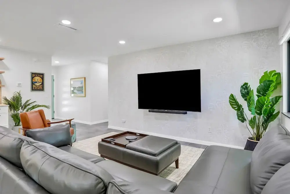 Renovated Home With Private Pool, Patio, Outdoor Fireplace, & Grill