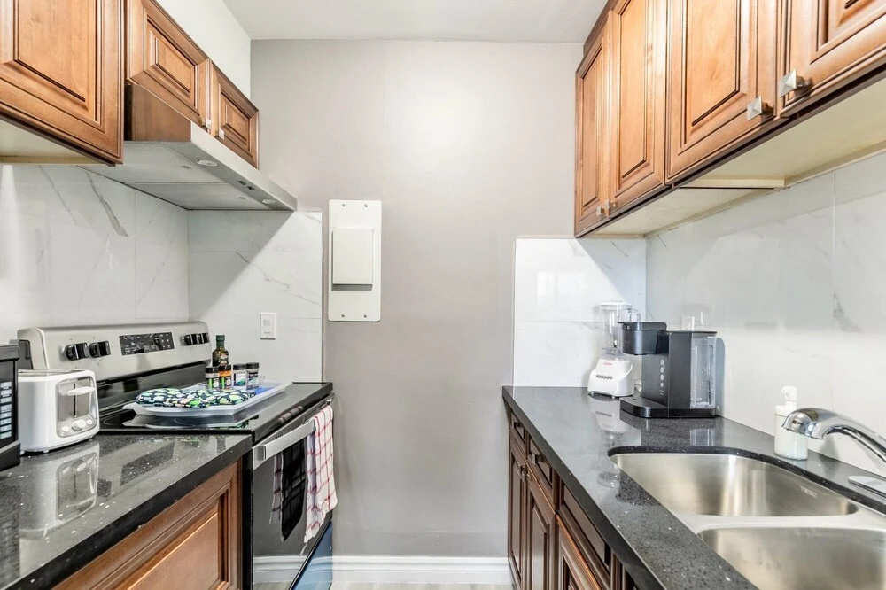 1BR King Apartment With Netflix- Near DT Hamilton