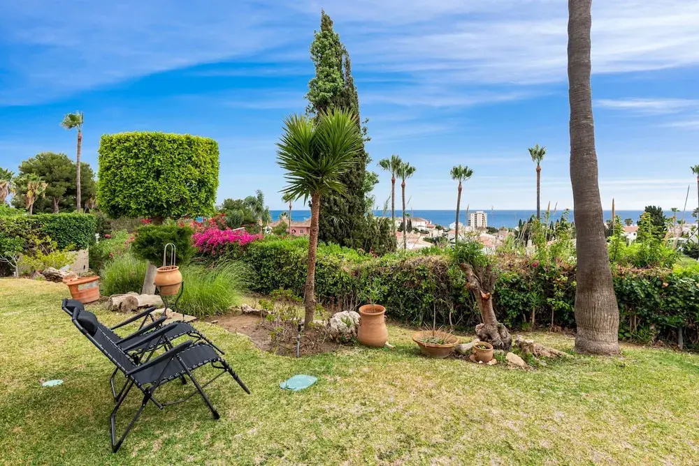 Amazing Pool and Garden Apartment by Costarentals - Ref 253