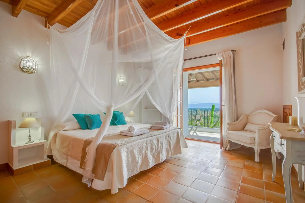 Villa Can Sunyer 5 bedroom villa with views of Las Salines.