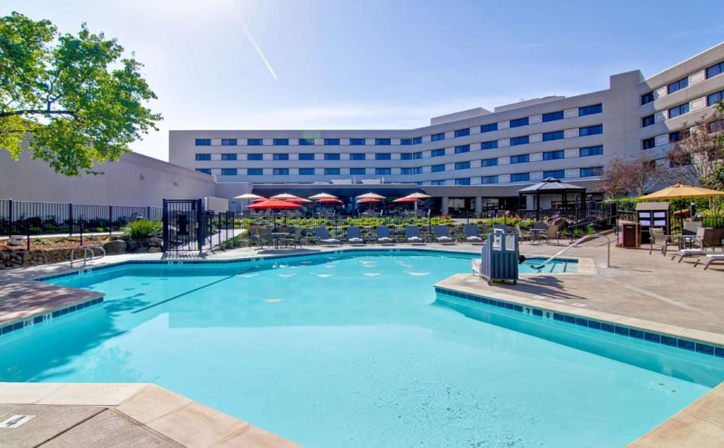 DoubleTree by Hilton Pleasanton at The Club