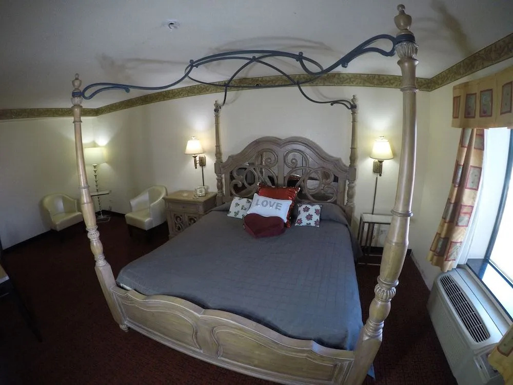 Luxe Inn and Suites